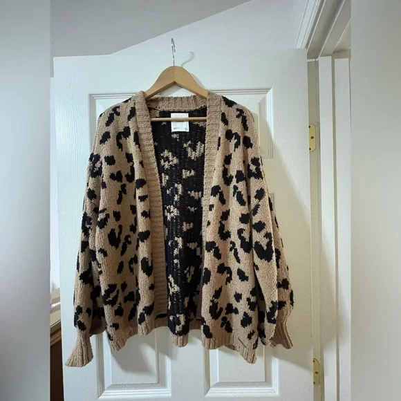 SOLD Abercrombie & Fitch Cardigan - Picture 2 of 3